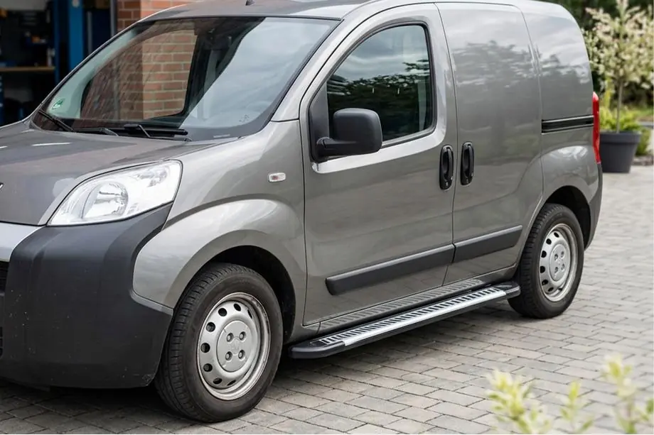 Peugeot Bipper 2008-2017 гг. Боковые Подножки Line (2 шт., Алюминий) Image