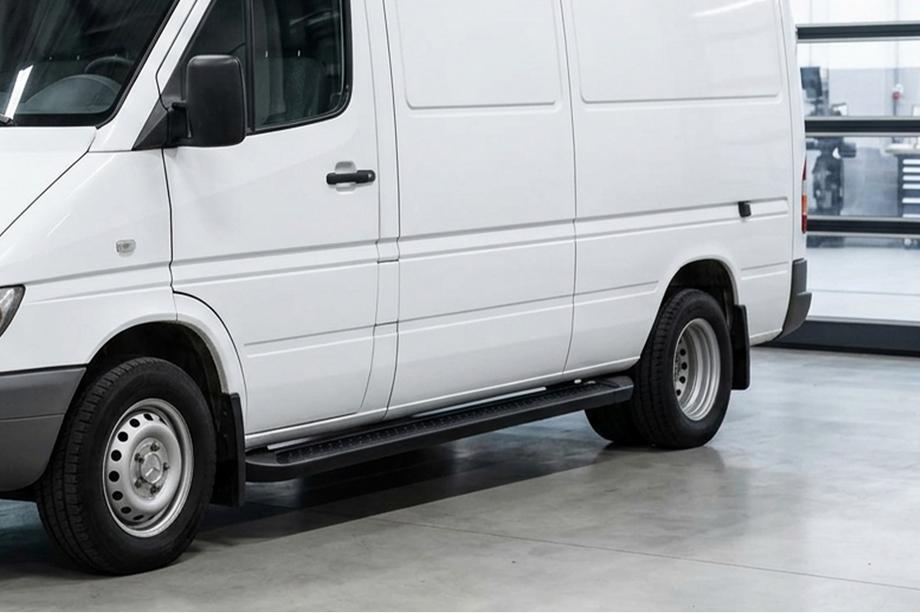 Volkswagen LT 1995-2006 гг. Боковые Подножки Allmond Black (2 шт., Алюминий) Image