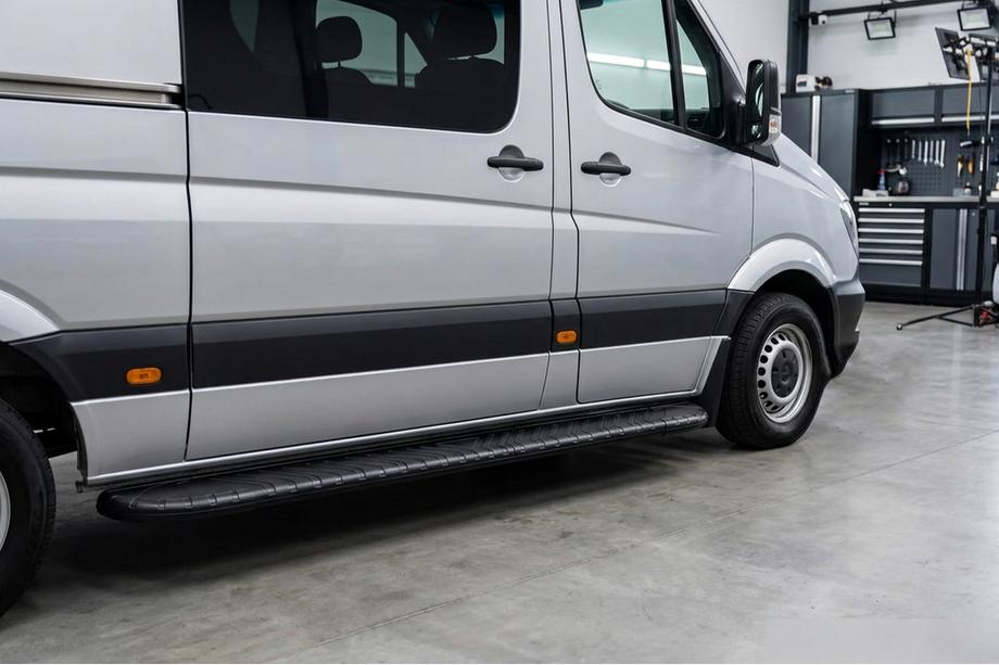 Volkswagen Crafter 2006-2016 гг. Боковые пороги Bosphorus Black (2 шт., алюминий) Image