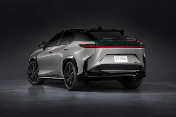 Lexus RZ 550e F Sport 2025: Обзор спортивного электрокроссовера фото 3