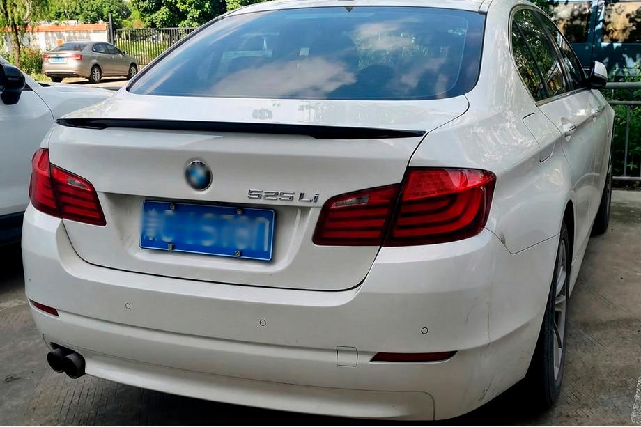 BMW 5 серия F10/F11 2010–2016 гг. Спойлер P-Style (для F10, Черный Глянец) Image