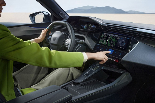 Обзор Peugeot 408: Европейский кросс-хэтч с ярким стилем фото 5
