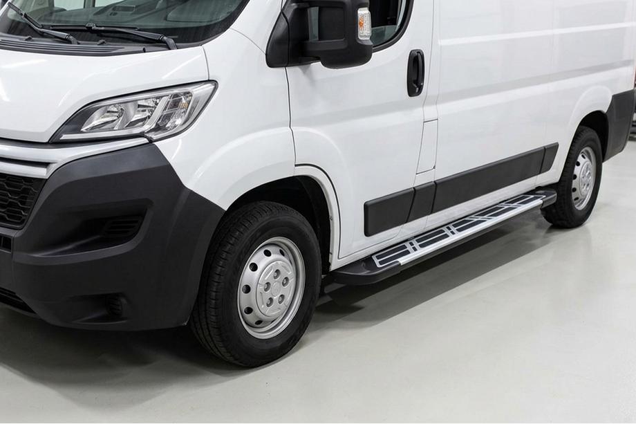 Fiat Ducato 2006-2025 гг. Боковые Подножки Sunrise (2 шт., Алюминий) Image