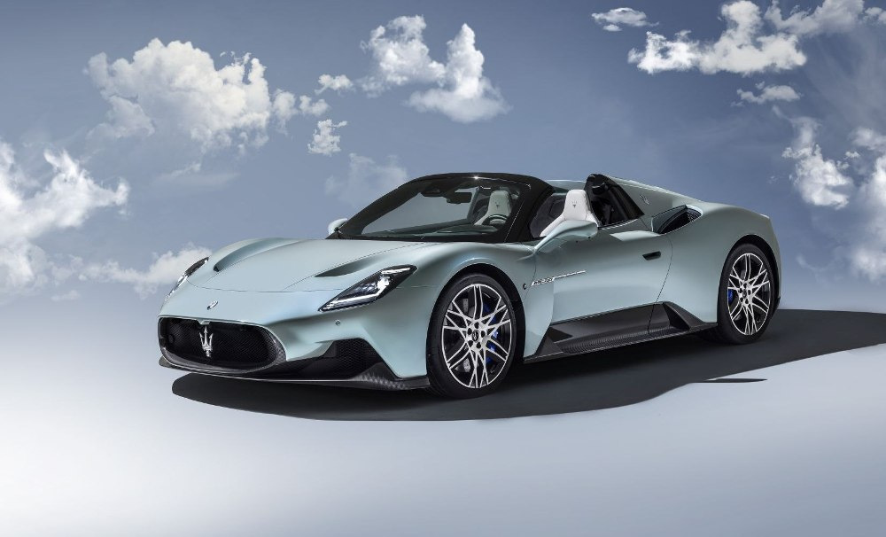 Обзор Maserati MC20 Cielo: Элегантный родстер с гоночным духом