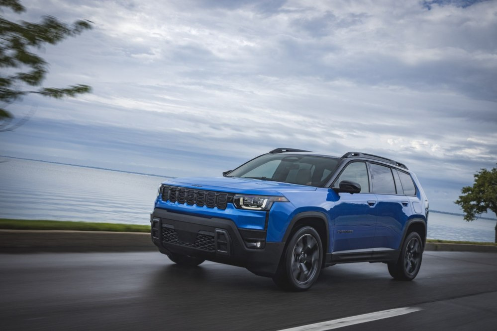Обзор Jeep Cherokee 2025 шестого воплощения: Возвращение легенды