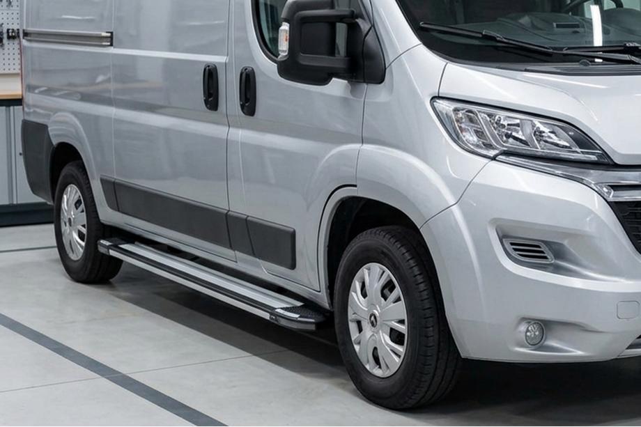 Fiat Ducato 2006-2025 гг. Боковые Подножки Rainbow (2 шт., Алюминий) Image