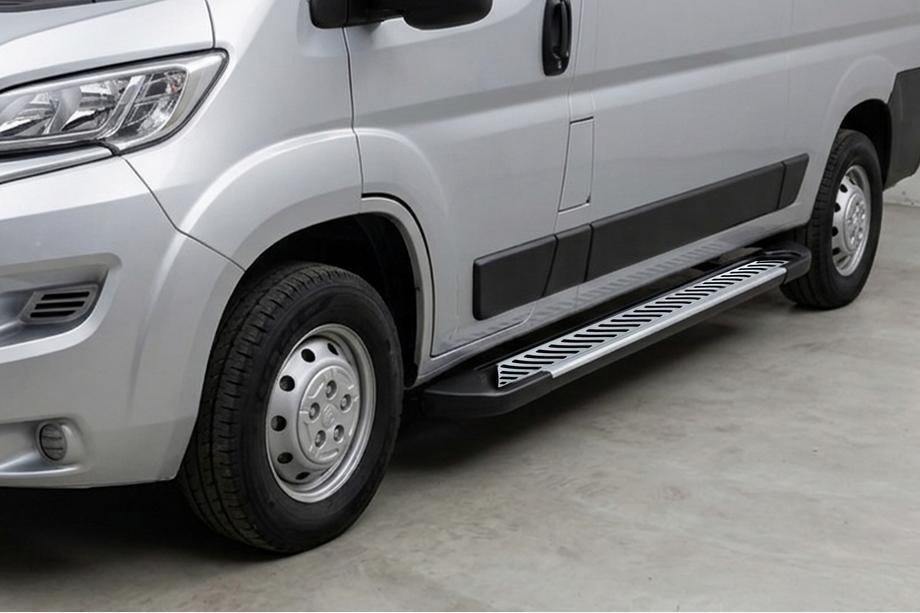 Peugeot Boxer 2006-2025 гг. Боковые Подножки Line (2 шт., Алюминий) Image