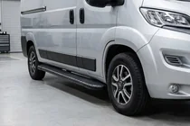 Peugeot Boxer 2006-2025 гг. Боковые пороги Bosphorus Black (2 шт., алюминий) фото 1