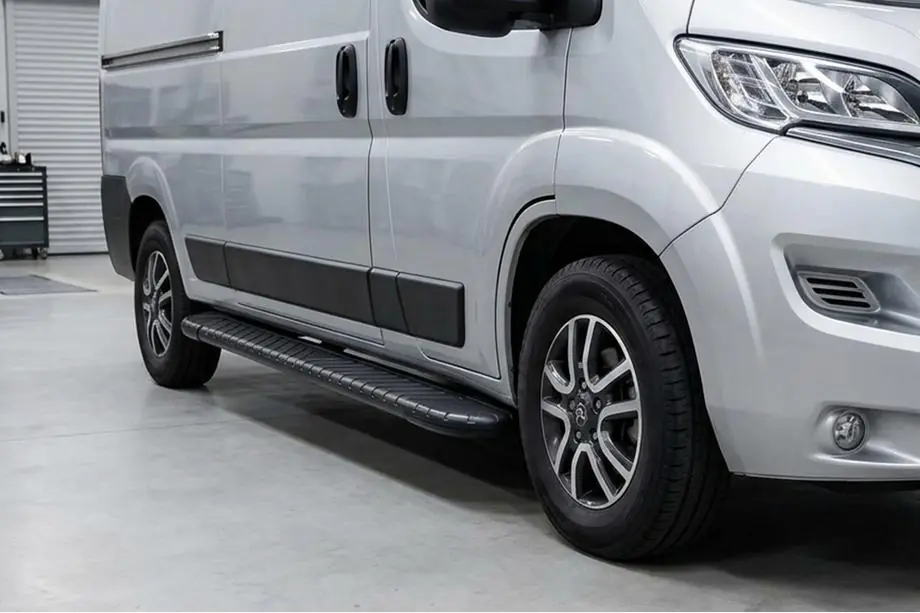Peugeot Boxer 2006-2025 гг. Боковые пороги Bosphorus Black (2 шт., алюминий) Image