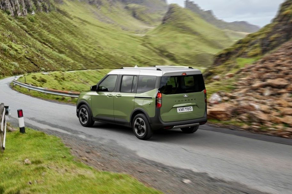Ford Tourneo Courier второго поколения: Компактный многоцелевой минивэн фото 4