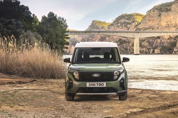 Ford Tourneo Courier второго поколения: Компактный многоцелевой минивэн фото 2