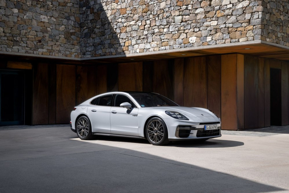 Обзор Porsche Panamera Turbo S E-Hybrid 2024