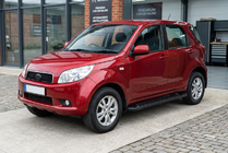 Daihatsu Terios 2006-2017 гг. Боковые Подножки RedLine Black (2 шт., Алюминий) фото 1