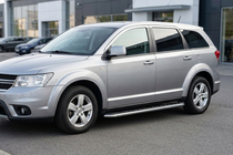 Fiat Freemont 2011-2016 гг. Боковые Подножки Maydos V1 (2 шт., Алюминий и Нержавейка) фото 1
