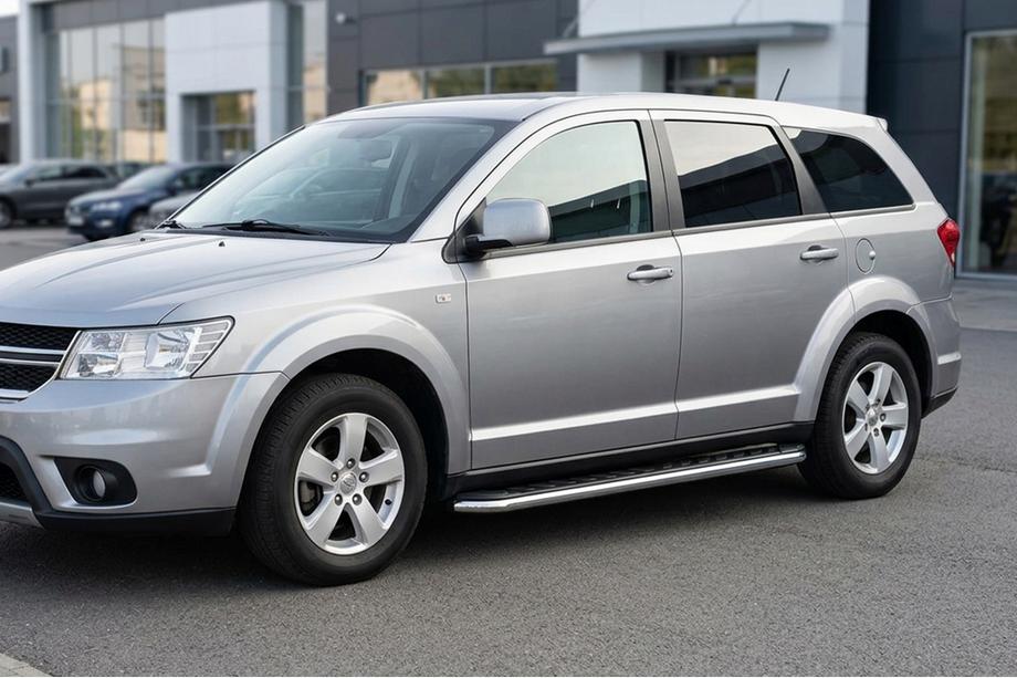 Fiat Freemont 2011-2016 гг. Боковые Подножки Maydos V1 (2 шт., Алюминий и Нержавейка) Image