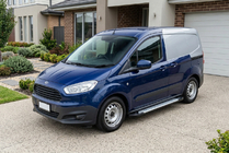 Ford Courier 2014-2023 гг. Боковые Подножки Allmond Grey (2 шт., Алюминий) фото 1