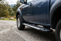 Ford Ranger 2007-2011 гг. Боковые Подножки Line (2 шт., Алюминий) фото 1
