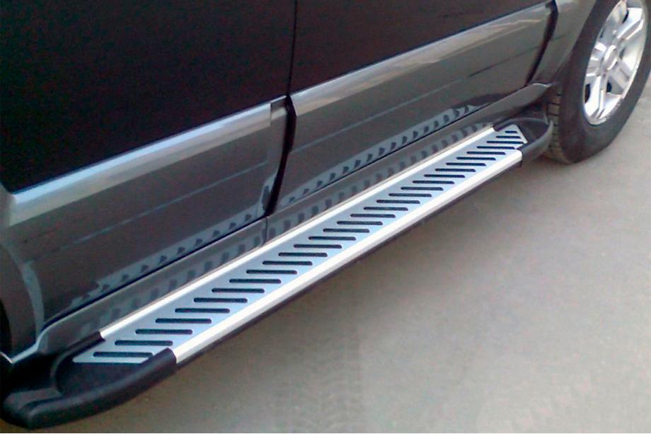 Kia Sorento I BL 2002-2009 гг. Боковые Подножки Line (2 шт., Алюминий) Image