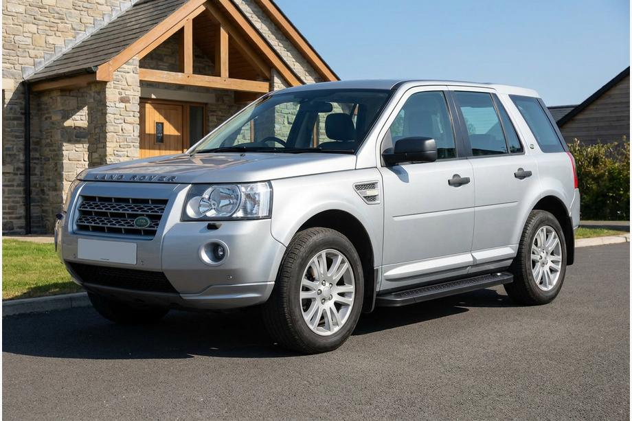 Land Rover Freelander II 2006–2014 гг. Боковые Подножки Allmond Black (2 шт., Алюминий) Image