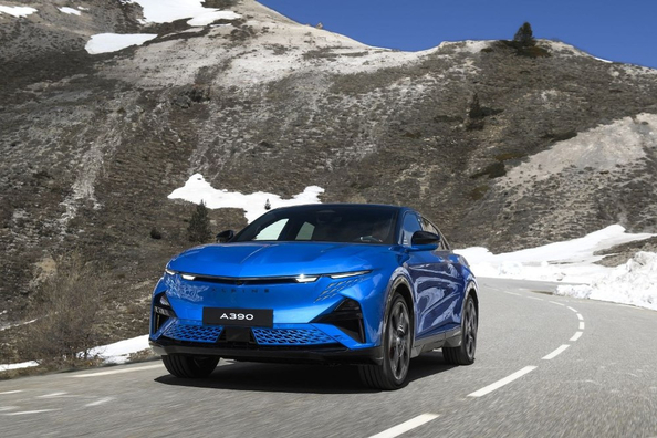 Обзор Alpine A390: Электрический фастбек с динамикой спорткара
