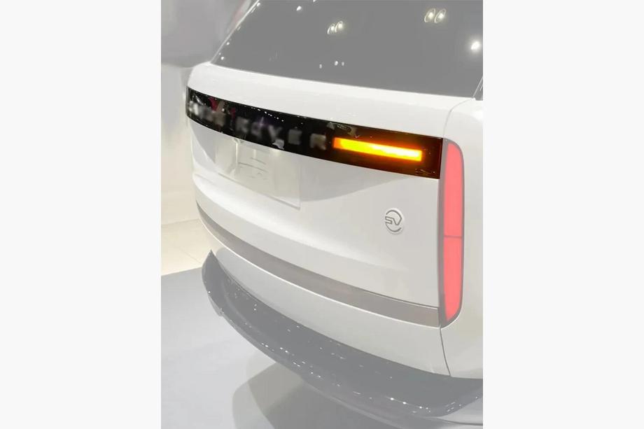Range Rover V L460 2021- гг. Светодиодный стоп-сигнал на крышке багажника (третий стоп) Image