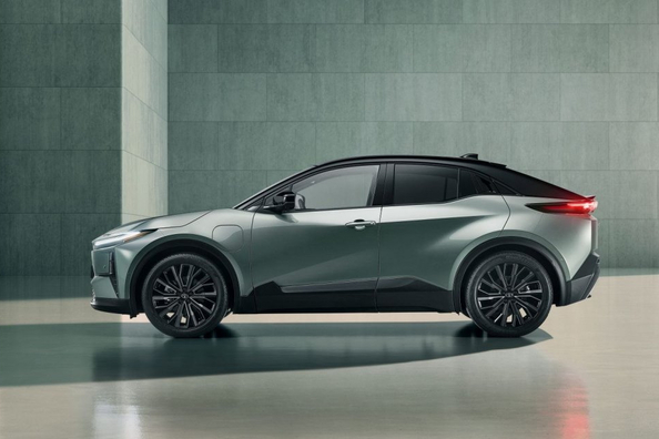 Обзор Toyota C-HR+ 2026: Технические характеристики, комплектации, фото фото 3