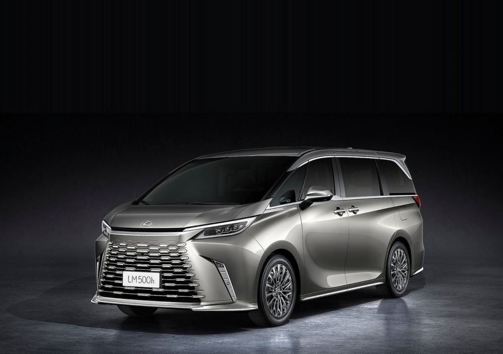 Обзор Lexus LM второго поколения: Вершина VIP-комфорта