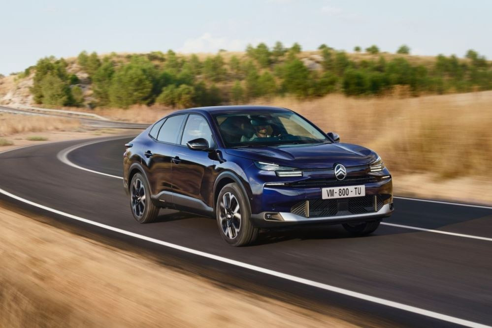Обзор Citroen C4 X 2024: стильный кросс-фастбек с комфортом