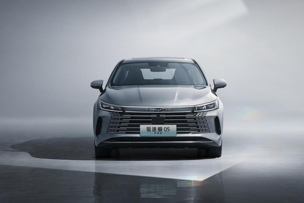 BYD Destroyer 05 DM-i: обзор гибридного седана 2024 года