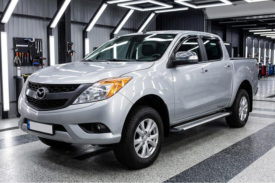Mazda BT-50 2012- гг. Боковые Подножки Line (2 шт., Алюминий) Image