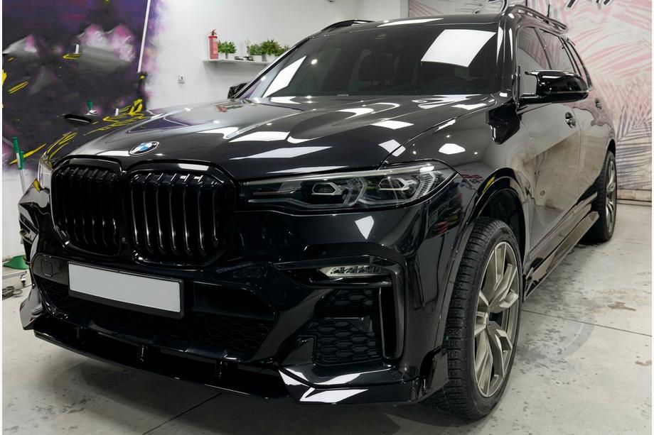 BMW X7 G07 2019- гг. Накладка на передний бампер Paradigm Black Knight V2 (2018-2022, M-Sport) Фото 2