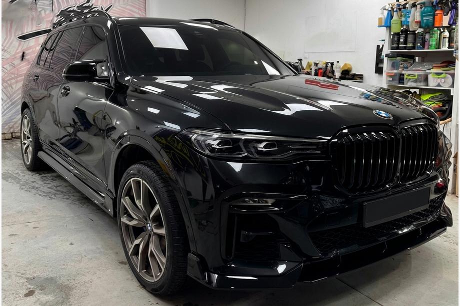 BMW X7 G07 2019- гг. Накладка на передний бампер Paradigm Black Knight V2 (2018-2022, M-Sport) Фото 1