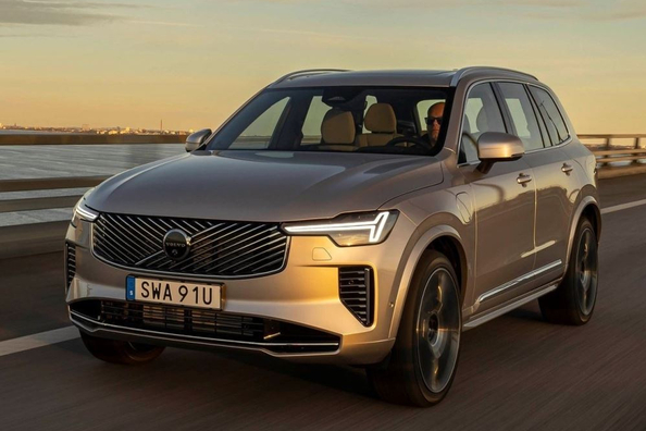 Volvo XC90 II (2024): Роскошный семейный SUV с гибридными технологиями фото 3