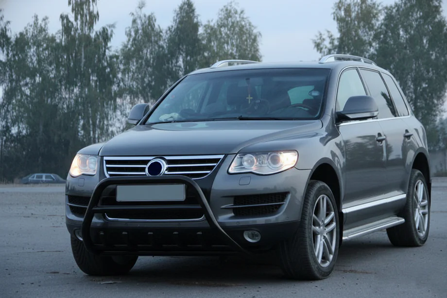 Volkswagen Touareg 2002–2010 гг. Кенгурятник WT003 Black Special (нержавеющая сталь) Фото 4