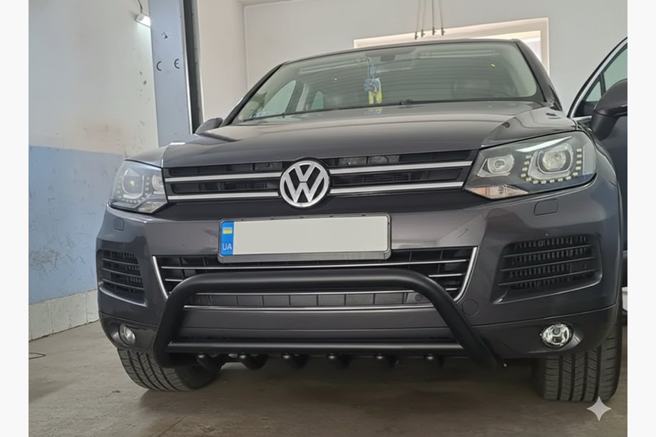 Volkswagen Touareg 2010-2018 гг. Кенгурятник WT003 Черный Нержавейка Image