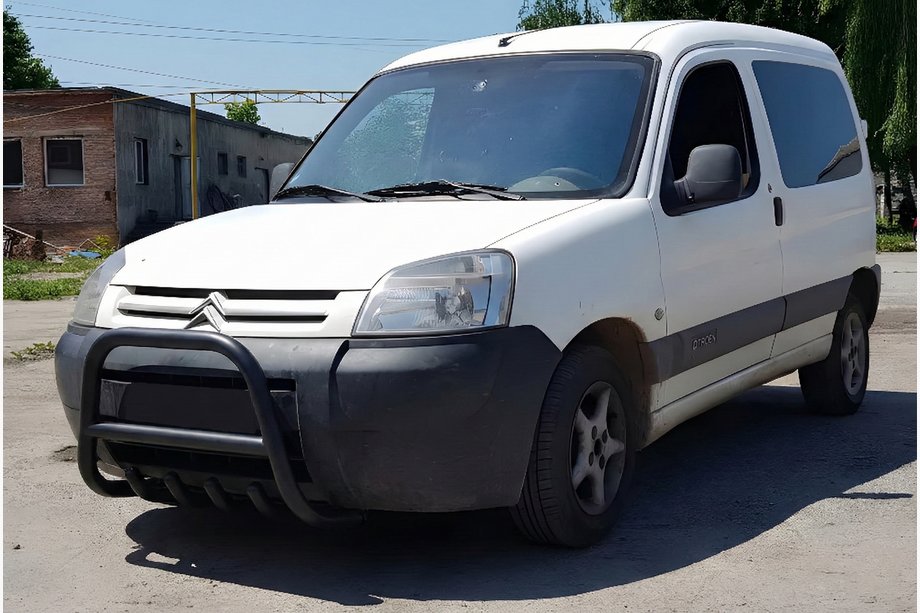 Peugeot Partner 1996-2008 гг. Кенгурятник WT003 Black (нерж) Image
