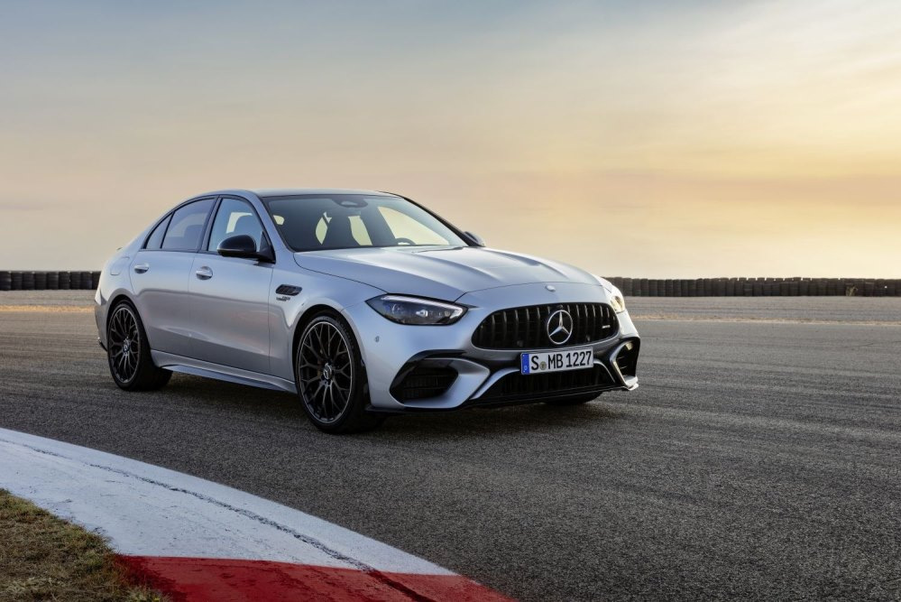 Обзор Mercedes-Benz C-Class AMG C 63 SE Performance (W206): динамичный плагин-гибрид в премиум-сегменте