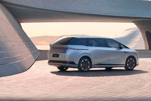 Обзор XPeng X9: футуристичный электрический MPV для семейных поездок фото 3