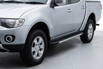 Mitsubishi L200 2006-2015 гг. Боковые Подножки Duru (2 шт., Алюминий) фото 1
