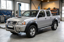 Nissan NP300 1999-2015 гг. Боковые Подножки Line (2 шт., Алюминий) фото 1