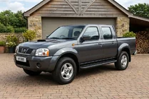 Nissan NP300 1999-2015 гг. Боковые пороги Bosphorus Black (2 шт., алюминий) фото 1