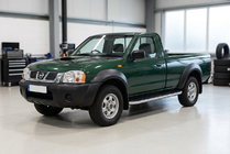 Nissan NP300 1999-2015 гг. Боковые Подножки Tayga Grey (2 шт., Алюминий) фото 1