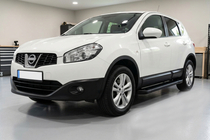 Nissan Qashqai 2010-2014 гг. Боковые Подножки Allmond Black (2 шт., Алюминий) Короткая База фото 1