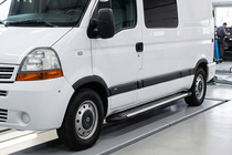 Renault Master 1998-2010 гг. Боковые Подножки Line (2 шт., Алюминий) фото 1