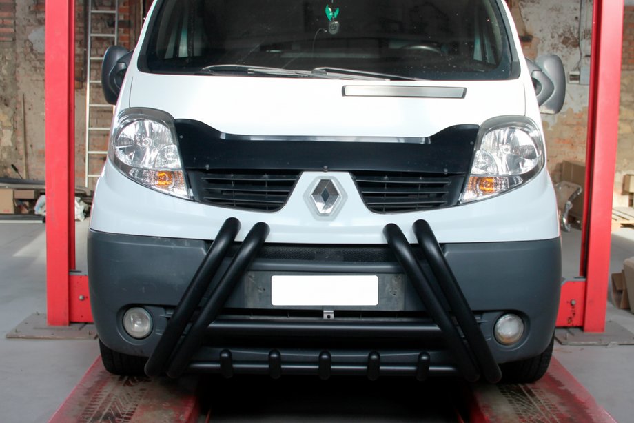 Renault Trafic 2001–2015 гг. Кенгурятник F1-01 Black (нерж.) Image