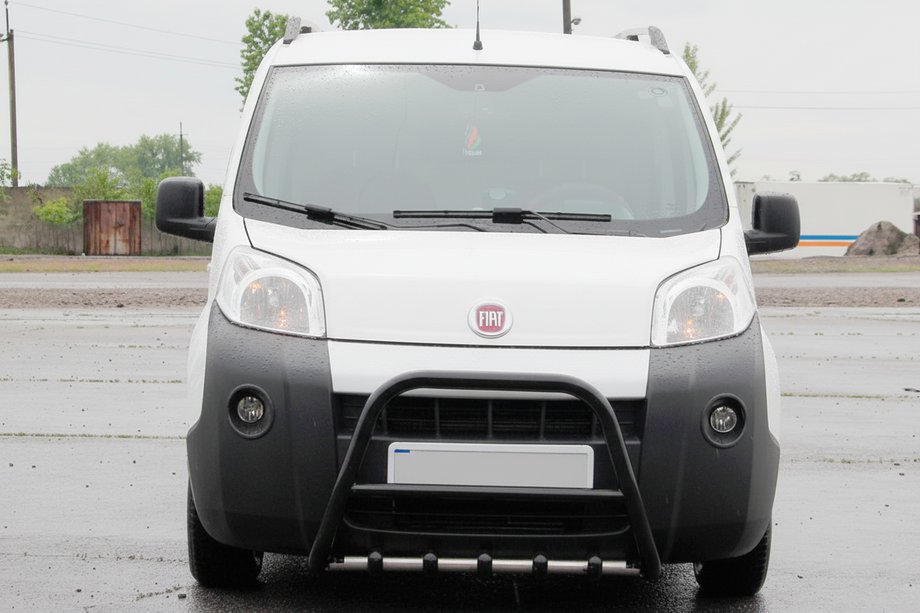 Fiat Fiorino/Qubo 2008-2024 гг. Кенгурятник WT006 Black (нерж) Image