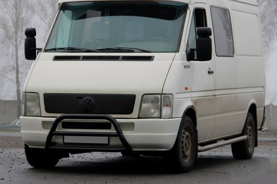 Volkswagen LT 1995-2006 гг. Кенгурятник WT022 Black (нерж) Image