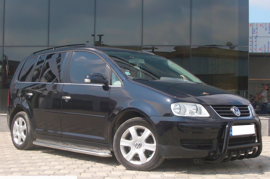Volkswagen Touran 2003-2010 гг. Кенгурятник QT006 Black (нерж) Image