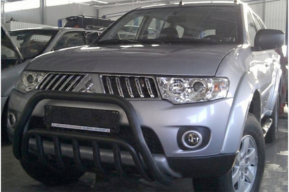 Mitsubishi Pajero Sport 2008-2015 гг. Передняя защита WT002 Black (нерж.) Фото 3