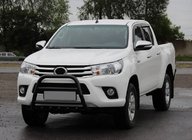 Toyota Hilux 2015- гг. Передняя защита QT008 Black (нерж) фото 3
